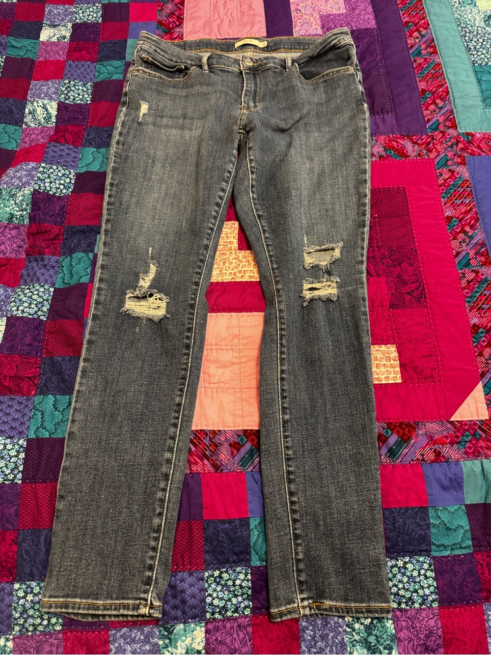 Women's Distressed Slim Straight Levi Jeans